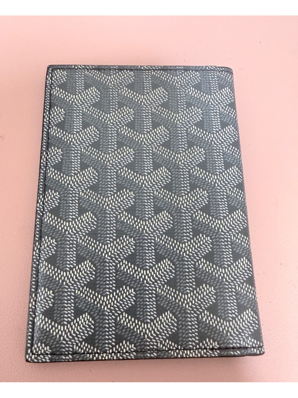 Classic Geometric Pattern Passport Cover Wallet — Gray and White